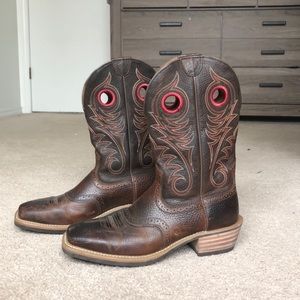 Heritage Roughstock wide square toe boot